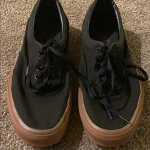 Men’s black low classic vans with gum soles